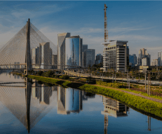 ônibus saindo da Rodoviária de Uberaba para São Paulo